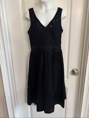 Black Sleeveless V-Neck Evening Dress 100% silk sequins size 6 cocktail party